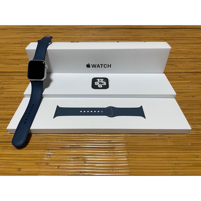お気にいる Watch 【試着のみ使用】Apple - Watch Apple SE シルバーアルミニウム 40mm 腕時計(デジタル)