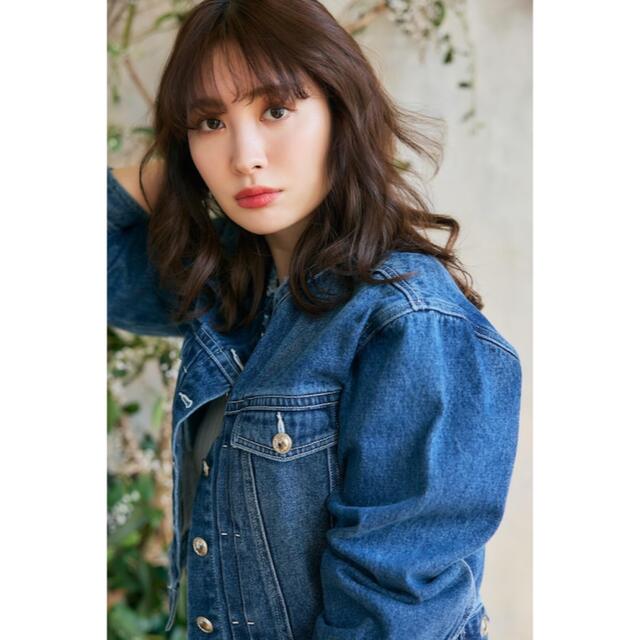 Her lip to Everyday Denim Jacket - www.sorbillomenu.com