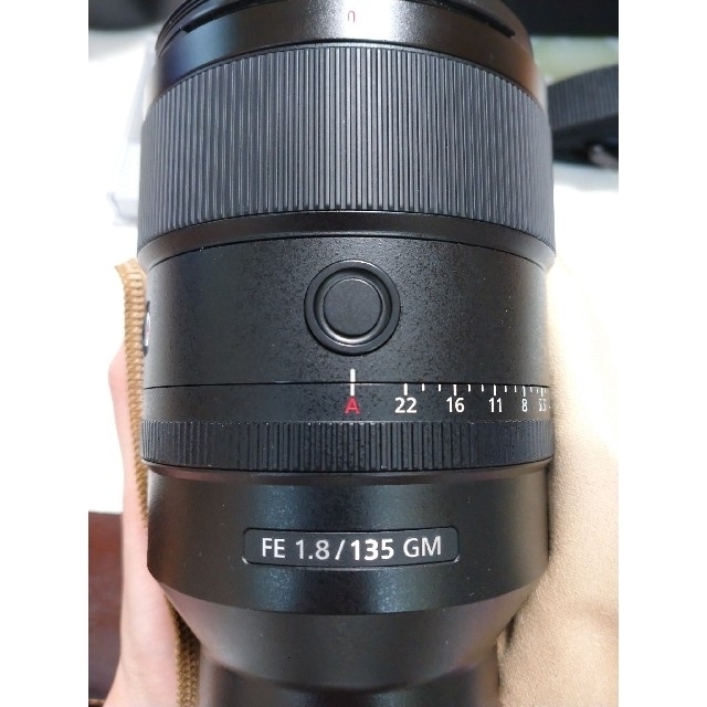 SONY(ソニー)のEマウント・SONY GM 135mm f1.8 単焦点 スマホ/家電/カメラのカメラ(レンズ(単焦点))の商品写真