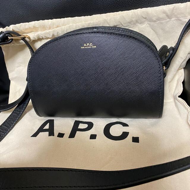 A.P.C ハーフムーンショルダーバッグ 未使用品 - sorbillomenu.com