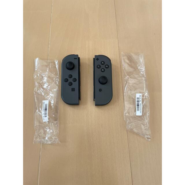 Nintendo Switch(ニンテンドースイッチ)のNintendo Switch JOY-CON グレー 本体  HAC-S-KA エンタメ/ホビーのゲームソフト/ゲーム機本体(家庭用ゲーム機本体)の商品写真