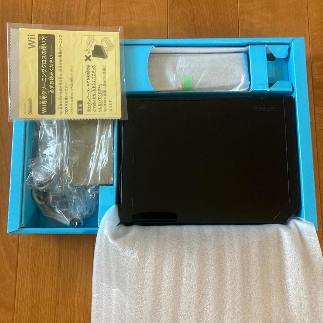 美品　Nintendo Wii RVL-S-KJ ブラック