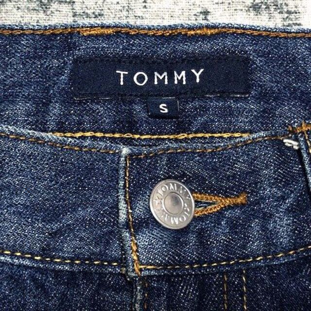 TOMMY HILFIGER(トミーヒルフィガー)のトミーヒルフィガー　スリムトレート　Ｓ　ウエスト約７７ｃｍ　バックポケット刺繍 メンズのパンツ(デニム/ジーンズ)の商品写真