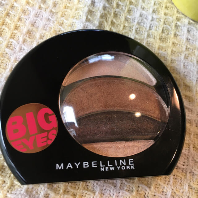 MAYBELLINE(メイベリン)のメイベリン★ビッグアイシャドウ コスメ/美容のベースメイク/化粧品(アイシャドウ)の商品写真