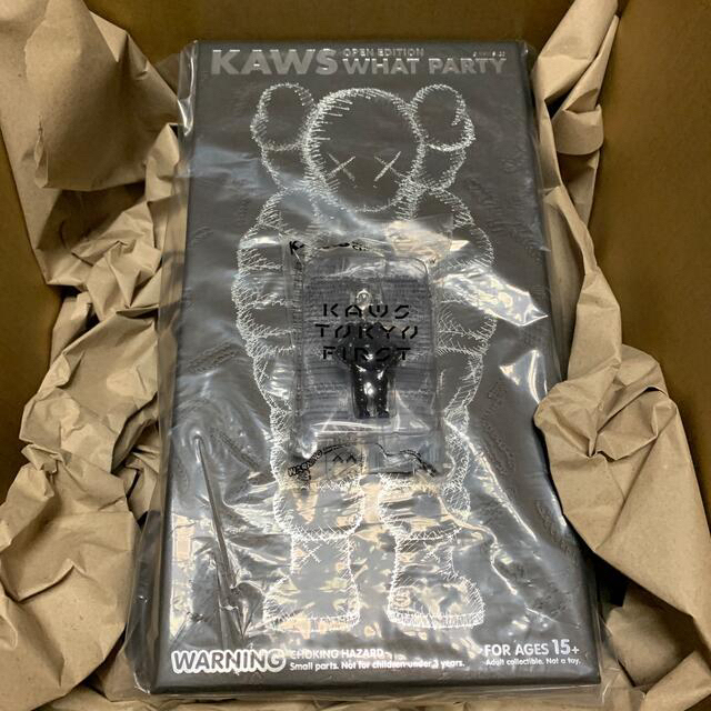 originalfake#9 KAWS WHAT PARTY BLACKとkaws chum black