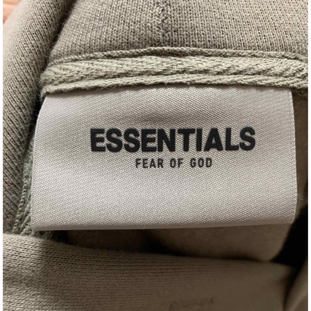 FEAR OF GOD(フィアオブゴッド)のESSENTIALS PULL OVER HOODIE BLACK LOGO  メンズのトップス(パーカー)の商品写真