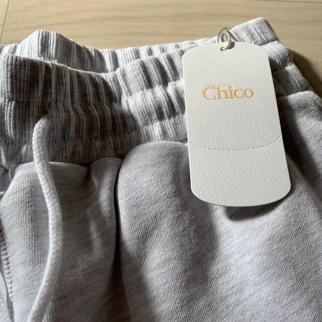 who's who Chico(フーズフーチコ)の新品 who's who Chico ロゴスウェットショーパン レディースのパンツ(ショートパンツ)の商品写真