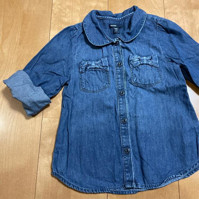 babyGAP(ベビーギャップ)のデニムシャツ　ブラウス キッズ/ベビー/マタニティのキッズ服女の子用(90cm~)(ブラウス)の商品写真