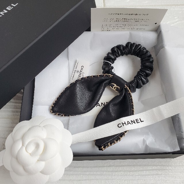 憧れ CHANEL 新品未使用✨シャネル 黒❤ ブレスレット チェーン リボン シュシュ レザー ヘアゴム/シュシュ