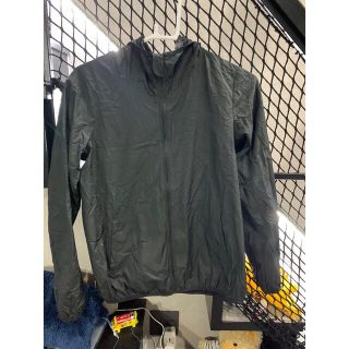 ユニクロ(UNIQLO)のユニクロ　ウインドパーカー　レディース　M(ナイロンジャケット)