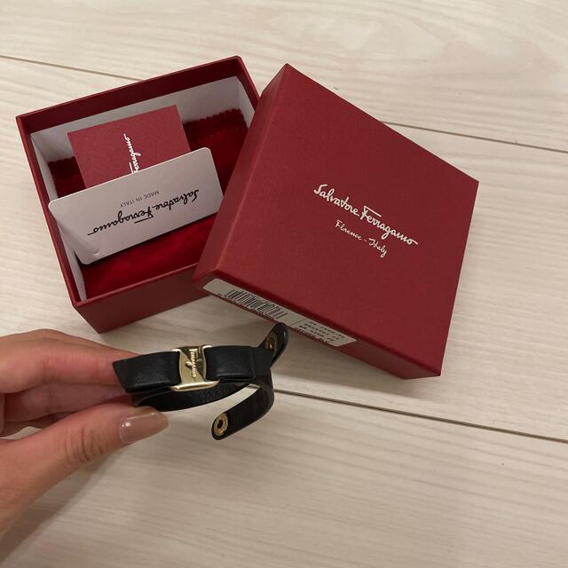 Salvatore Ferragamo(サルヴァトーレフェラガモ)のフェラガモ　バングル レディースのアクセサリー(ブレスレット/バングル)の商品写真