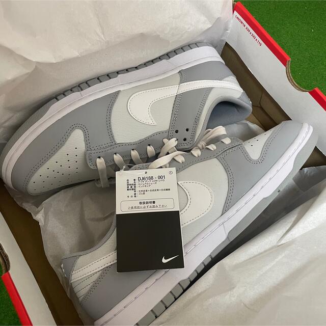 NIKE(ナイキ)の正規本物★新品未使用　NIKE DUNK LOW Grey（27.5cm） メンズの靴/シューズ(スニーカー)の商品写真