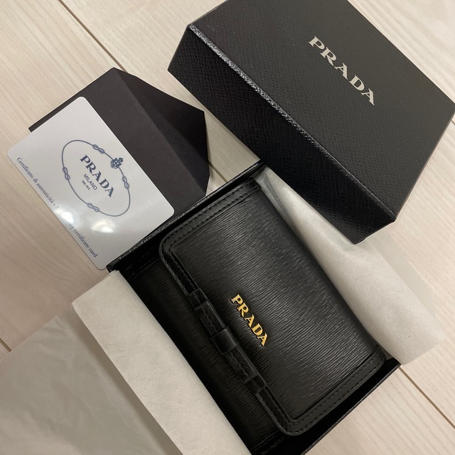 PRADA 財布