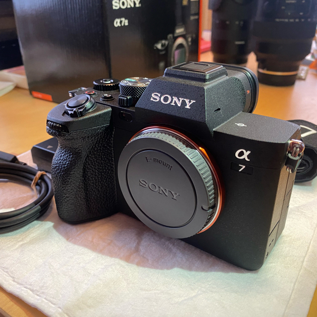 α7Ⅳ  ほぼ未使用　α7Ⅲの箱あり