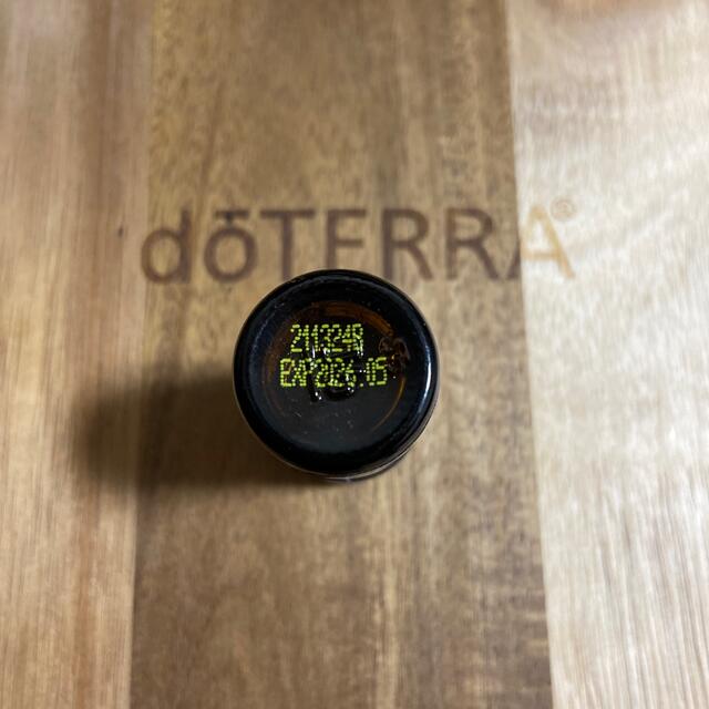 【新品・未使用】doTERRA ディープブルー　5ml ドテラ　アロマ　精油 コスメ/美容のリラクゼーション(エッセンシャルオイル（精油）)の商品写真