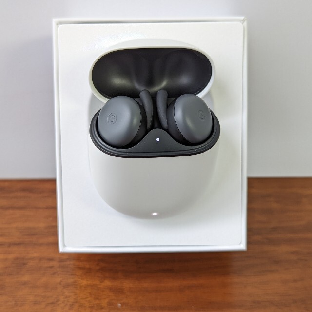 Google(グーグル)のGoogle Pixel Buds(ブラック) 2020年発売モデル スマホ/家電/カメラのオーディオ機器(ヘッドフォン/イヤフォン)の商品写真