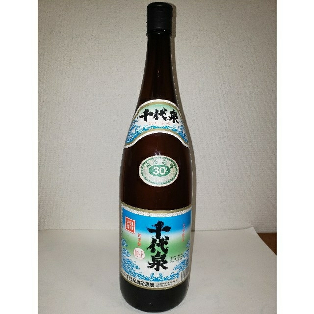 食品/飲料/酒千代泉　泡盛　廃業蔵　宮古島　琉球泡盛 ちよいずみ (もうすぐ15年経過古酒)