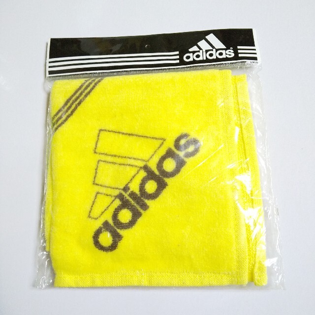 adidas(アディダス)のレア★adidas/アディダス★限定ミニタオル2点(新品)&DVD&カタログ4点 インテリア/住まい/日用品の日用品/生活雑貨/旅行(タオル/バス用品)の商品写真