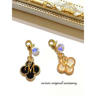 No.426 MASKチャーム❤クローバチャームとSWAROVSKIとイニシャル(チャーム)