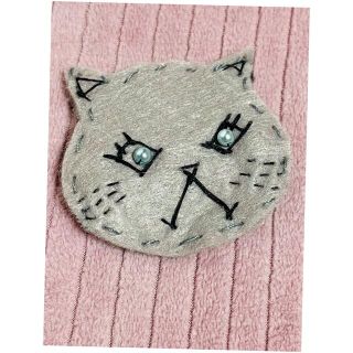 ペルシャ猫　ブローチ　ハンドメイド手作り品　三毛猫　ペルシャネコ(コサージュ/ブローチ)