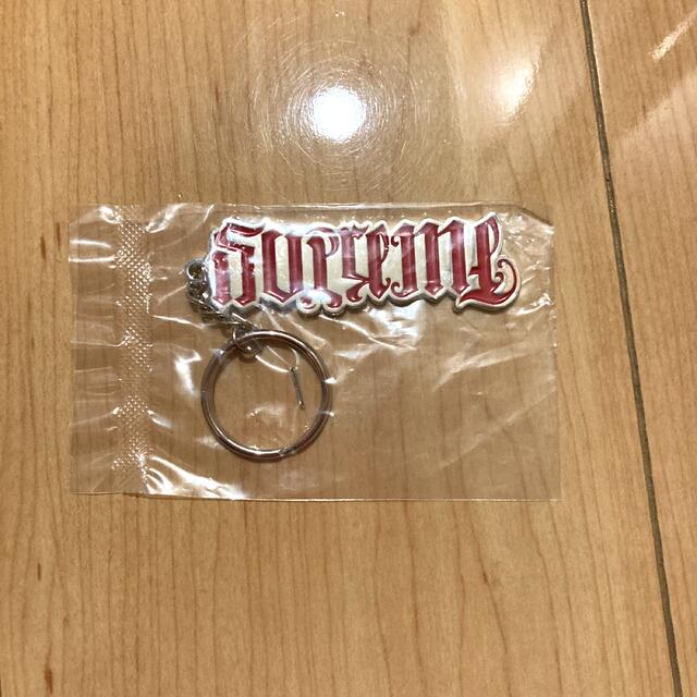 Supreme(シュプリーム)のSupreme Ambigram Keychain  レッド 新品 正規品 メンズのファッション小物(キーホルダー)の商品写真