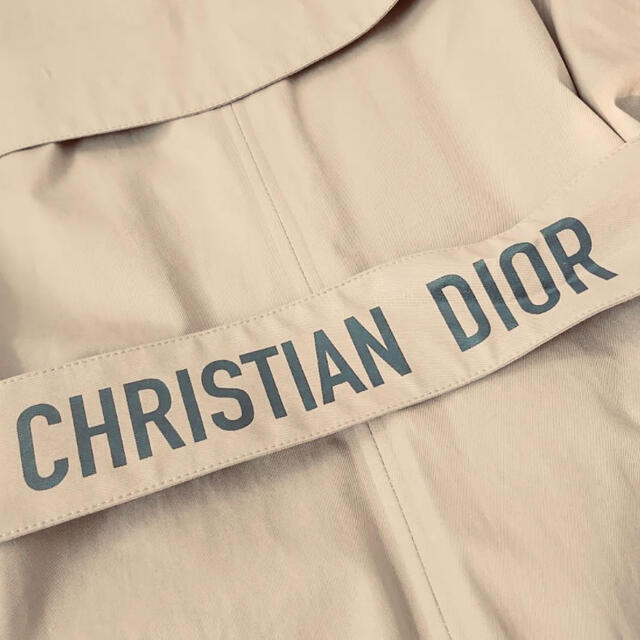 Christian Dior(クリスチャンディオール)のクリスチャンディオール　トレンチコート　ベルトロゴ レディースのジャケット/アウター(トレンチコート)の商品写真