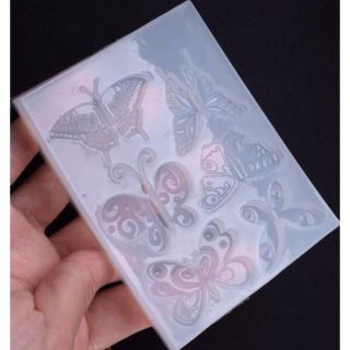 大人気　シリコンモールド　蝶々　可愛い　蝶　レジン　型　バタフライ　粘土　装飾(各種パーツ)