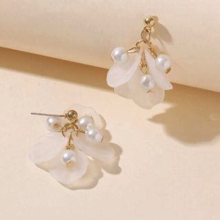 お花パールドロップピアス (ピアス)