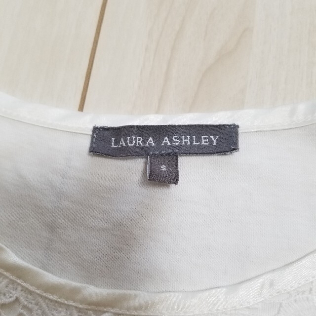 LAURA ASHLEY(ローラアシュレイ)のローラアシュレイ　Tシャツ2枚セット レディースのトップス(Tシャツ(半袖/袖なし))の商品写真