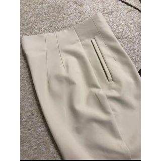 ザラ(ZARA)のZARA ハイウエストパンツ　ベージュ(クロップドパンツ)