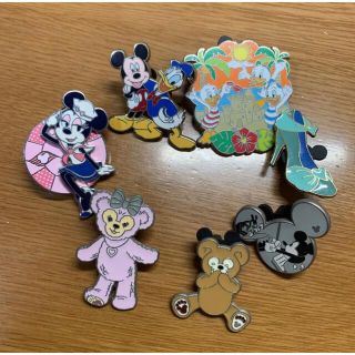 ディズニー(Disney)の【限定品あり】ディズニー　ピン　(バッジ/ピンバッジ)