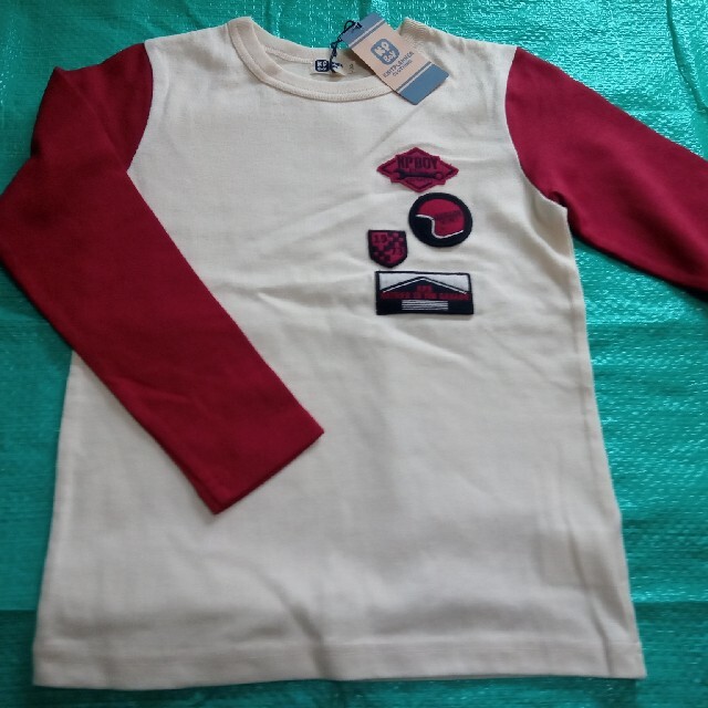 KP(ニットプランナー)の男の子　長袖Tシャツ赤袖 130 キッズ/ベビー/マタニティのキッズ服男の子用(90cm~)(Tシャツ/カットソー)の商品写真