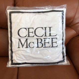 セシルマクビー(CECIL McBEE)のお値下げ　セシルマクビー　未使用✨ロゴクッション(クッション)