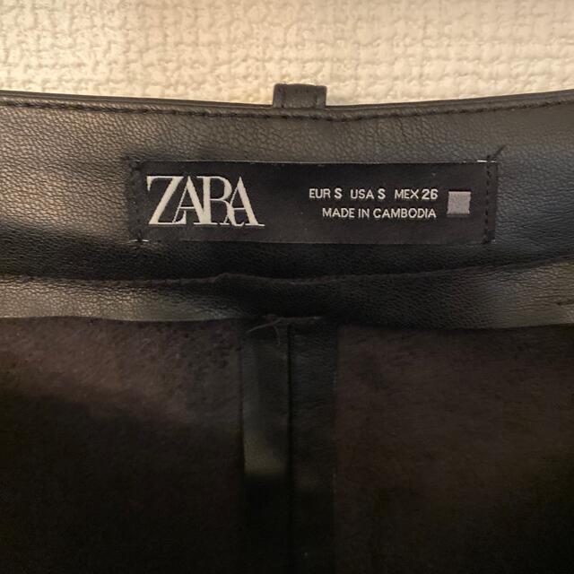 ZARA(ザラ)の【ZARA】フェイクレザーパンツ レディースのパンツ(スキニーパンツ)の商品写真