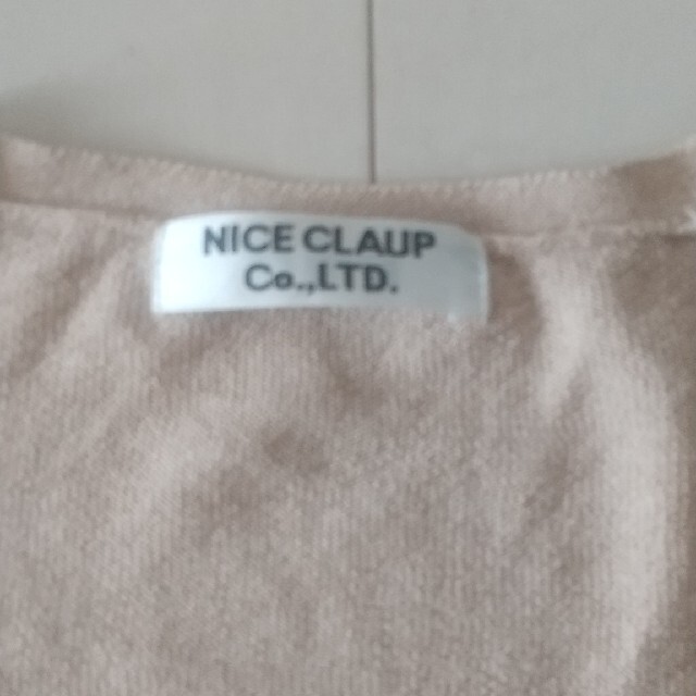 NICE CLAUP(ナイスクラップ)のナイスクラップ　上品なベージュ半袖カーディガン レディースのトップス(カーディガン)の商品写真