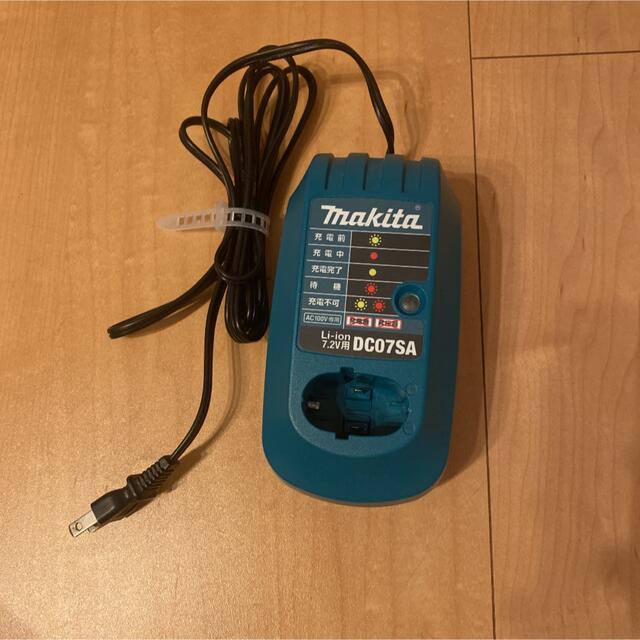 Makita(マキタ)の【Aoo様】マキタ　　充電器　DC07SA スマホ/家電/カメラのスマートフォン/携帯電話(バッテリー/充電器)の商品写真