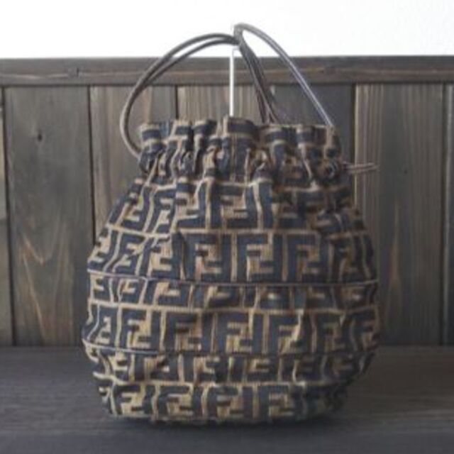 FENDI - フェンディ FENDI ズッカ柄 巾着 ショルダーバッグ