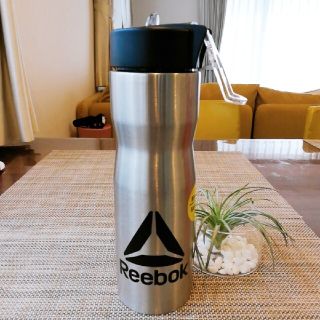 【海外限定・新品未使用】Reebok  メタルウォーターボトル 750ml 保冷