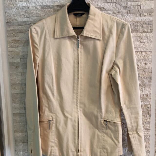 ショートコート　アイボリー　シンプル　上着 レディースのジャケット/アウター(テーラードジャケット)の商品写真