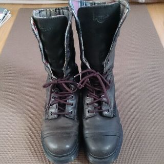 ドクターマーチン(Dr.Martens)の本当にお得。ﾄﾞｸﾀｰﾏｰﾁﾝ 24ﾎｰﾙ  (ローファー/革靴)