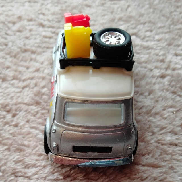 Takara Tomy(タカラトミー)の美品ミニクーパープルバックカー  トミカよりひと周りビッグサイズ エンタメ/ホビーのおもちゃ/ぬいぐるみ(ミニカー)の商品写真