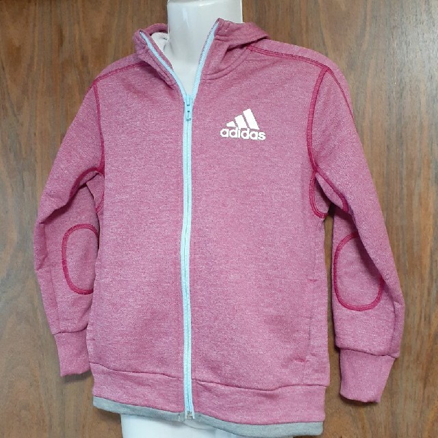 adidas(アディダス)のadidasパーカー120 キッズ/ベビー/マタニティのキッズ服女の子用(90cm~)(ジャケット/上着)の商品写真