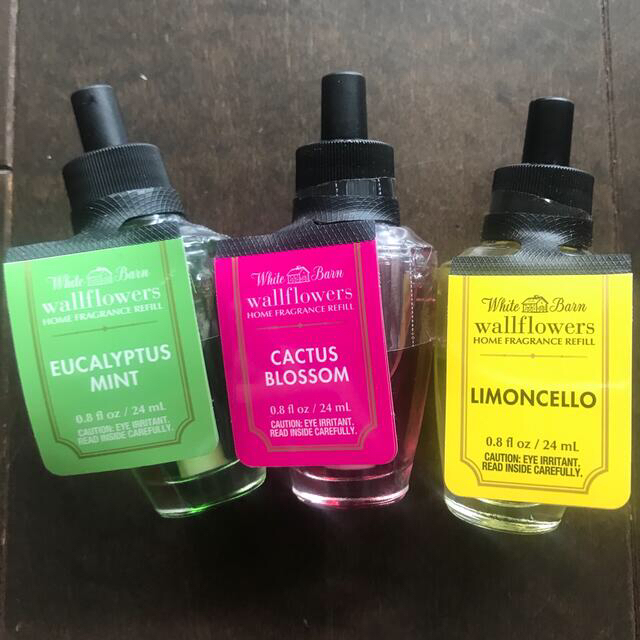 Bath & Body Works(バスアンドボディーワークス)のbath&bodyworks wallflowers refill 詰め替え3個 コスメ/美容のリラクゼーション(アロマグッズ)の商品写真