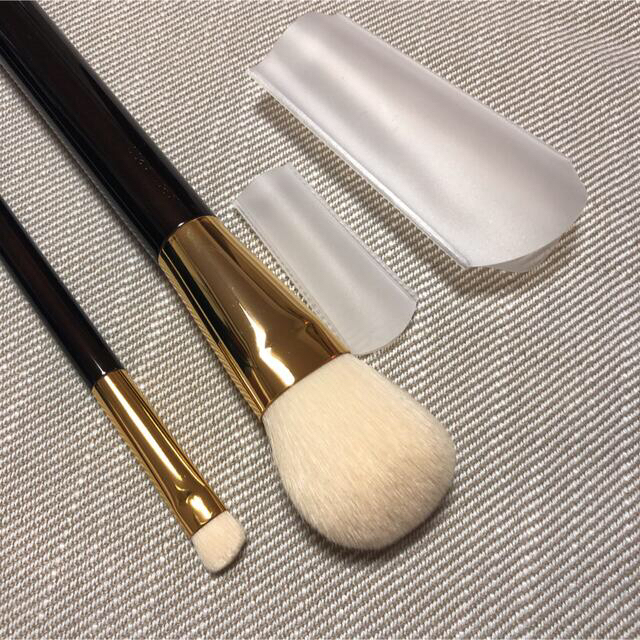 TOM FORD(トムフォード)の定価10780円新品未使用トムフォード  TOMFORD　チーク筆 コスメ/美容のメイク道具/ケアグッズ(ブラシ・チップ)の商品写真