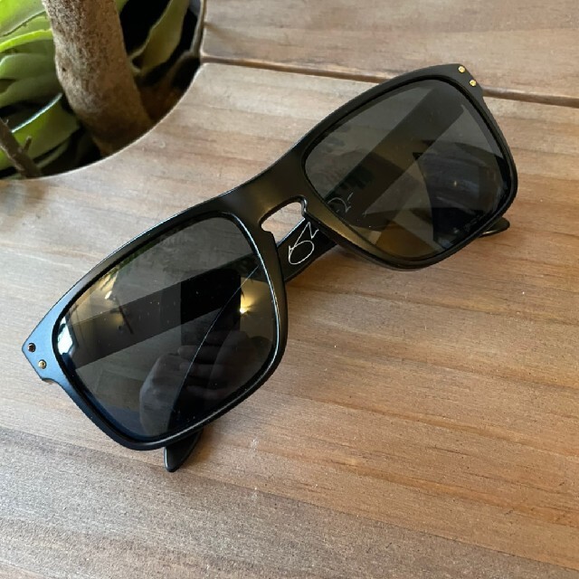 Oakley(オークリー)の【中古】Oakleyサングラス　ブラック　男性用　ケース無 レディースのファッション小物(サングラス/メガネ)の商品写真