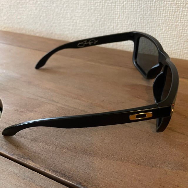 Oakley(オークリー)の【中古】Oakleyサングラス　ブラック　男性用　ケース無 レディースのファッション小物(サングラス/メガネ)の商品写真