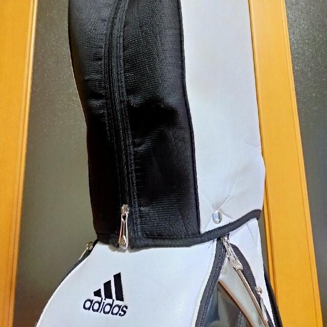 adidas(アディダス)の中古品　アディダス　ゴルフバッグ　9型 スポーツ/アウトドアのゴルフ(バッグ)の商品写真