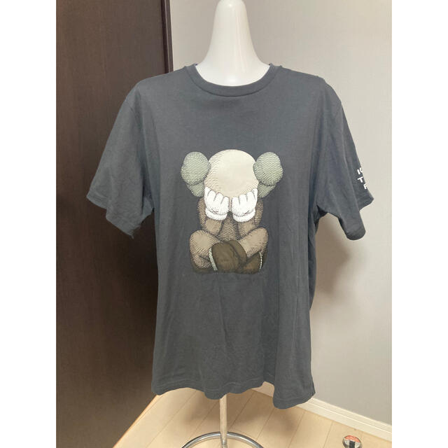 UNIQLO(ユニクロ)のUNIQLO × KAWS Tシャツ　XXL UT ユニクロ　カウズ メンズのトップス(Tシャツ/カットソー(半袖/袖なし))の商品写真