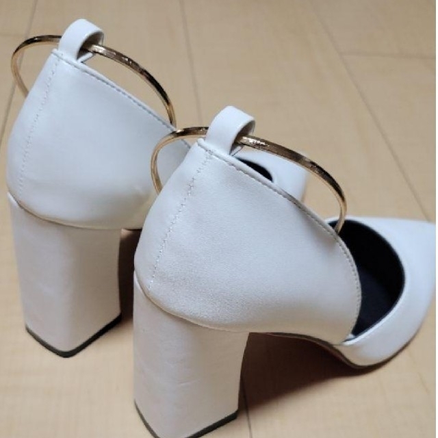 【mioan様専用】白パンプス 24cm太ヒール レディースの靴/シューズ(ハイヒール/パンプス)の商品写真