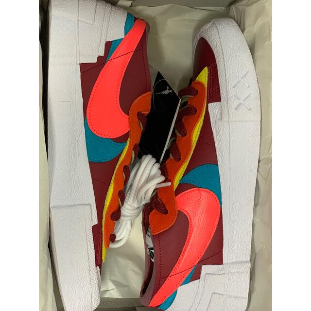 sacai(サカイ)のKAWS × sacai × Nike Blazer Low Team Red" メンズの靴/シューズ(スニーカー)の商品写真